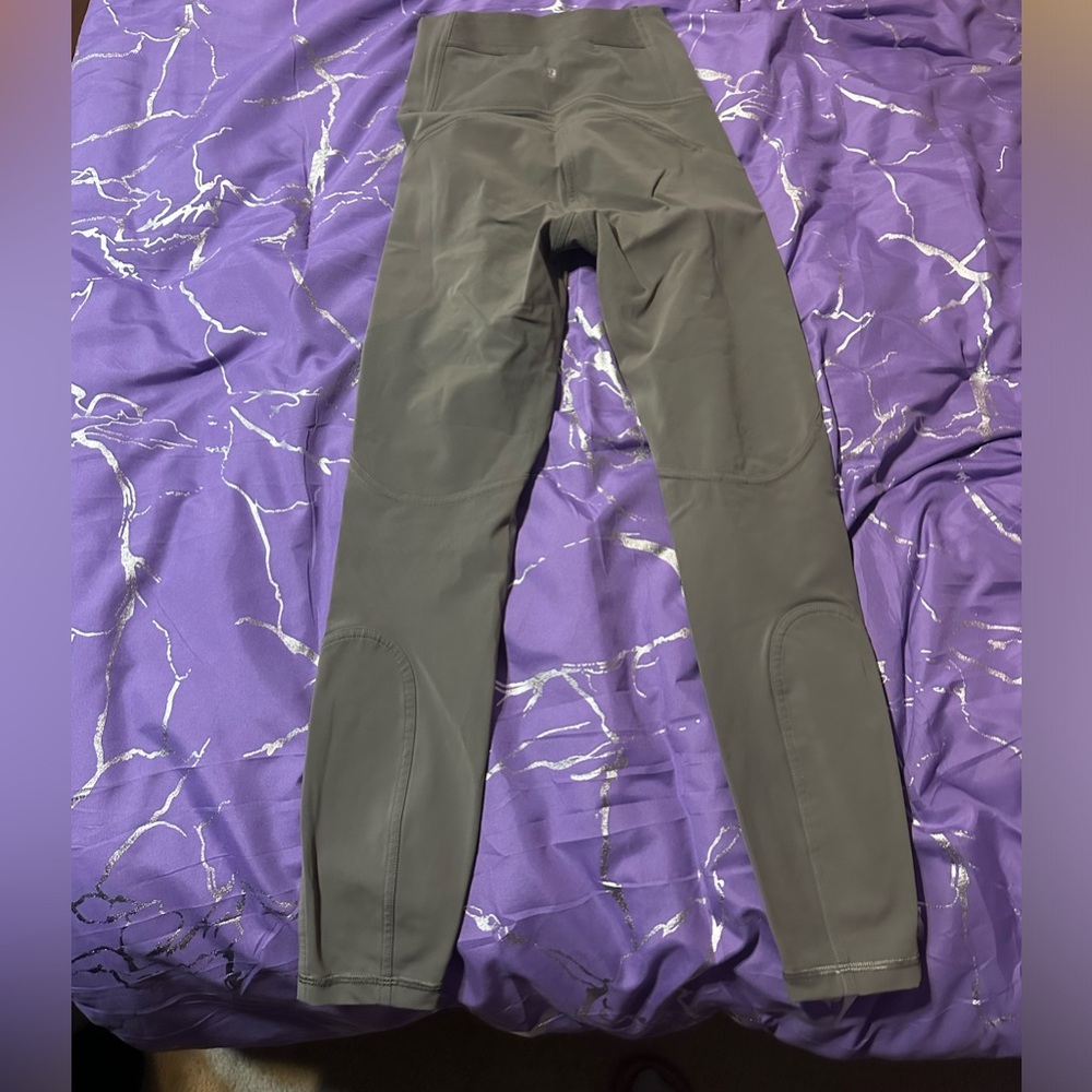 Lululemon pants size 4